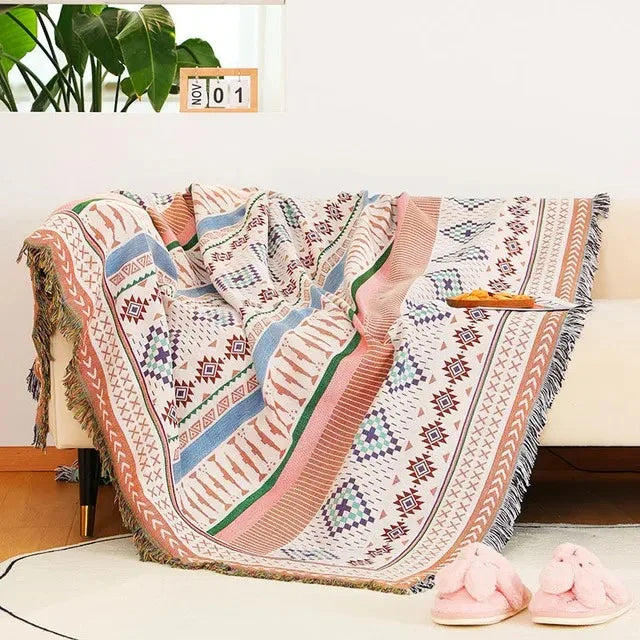 Värikäs jacquard-torkkupeitto — pehmeää puuvilla-polyesteriä, hapsut