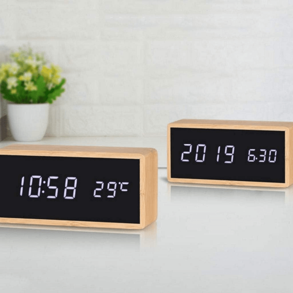 EcoClock digitalt bambusvækketur — LED-skærm til tid og temperatur