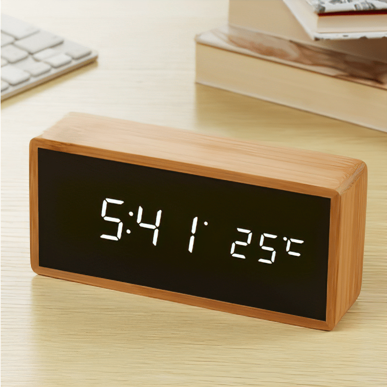 EcoClock digitalt bambusvækketur — LED-skærm til tid og temperatur