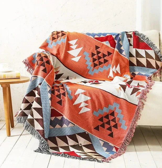 Värikäs jacquard-torkkupeitto — pehmeää puuvilla-polyesteriä, hapsut
