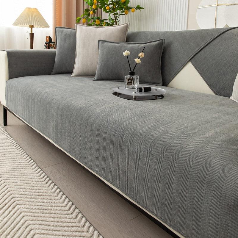 Copertura morbida in pile antiscivolo per divano — comfort e protezione
