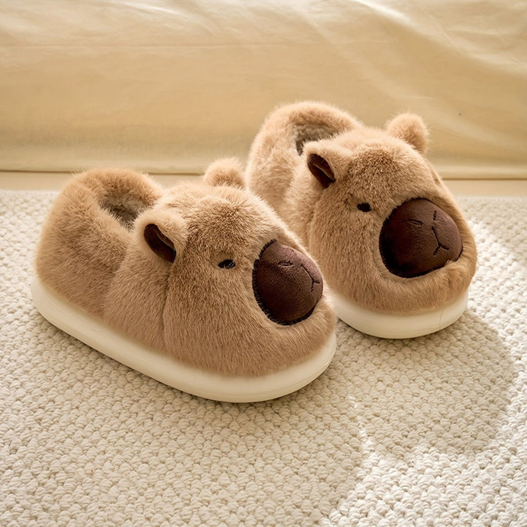 Chinelos de peluche FLUFFBARA com capivara — Sola antiderrapante, interior e exterior em peluche