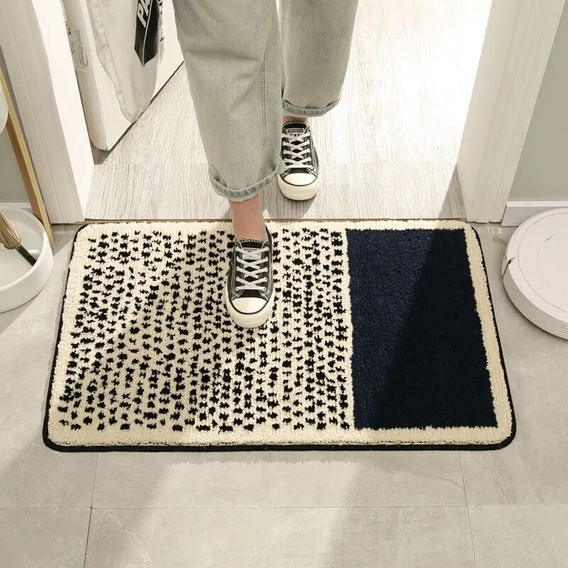 FORMELLE Handcrafted Bath Mat — Non-Slip Backing, Abstract Pattern