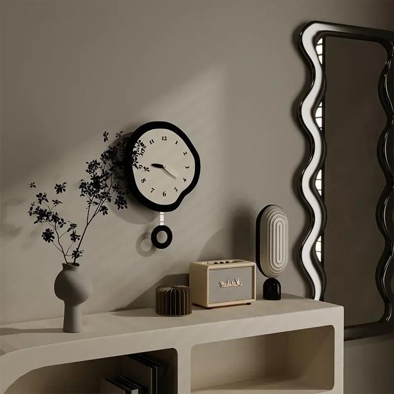 Formless Nástěnné hodiny s průměrem 12 palců — Tichý chod, minimalistický nepravidelný design