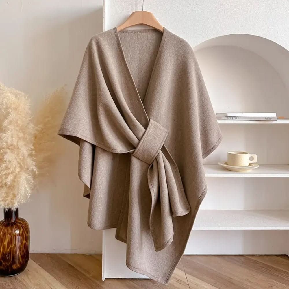 Frostveil Eleganter drapierter Schal-Mantel — Schützende Schicht