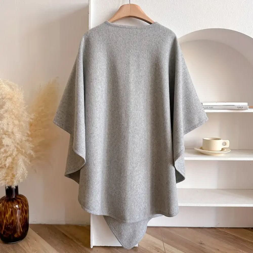 Frostveil Eleganter drapierter Schal-Mantel — Schützende Schicht