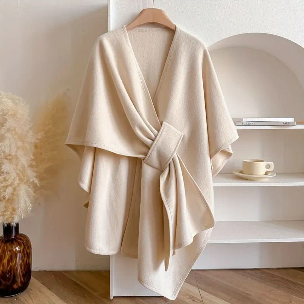 Frostveil Eleganter drapierter Schal-Mantel — Schützende Schicht