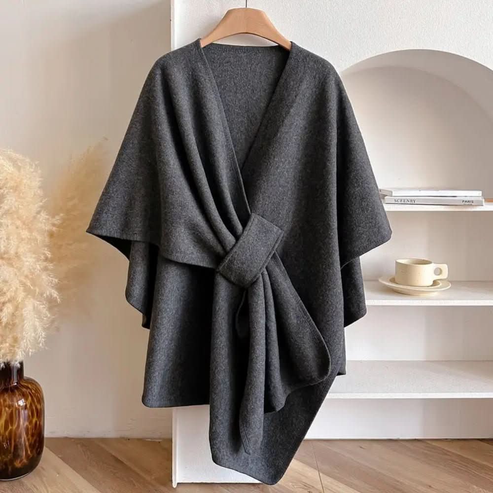 Frostveil Eleganter drapierter Schal-Mantel — Schützende Schicht