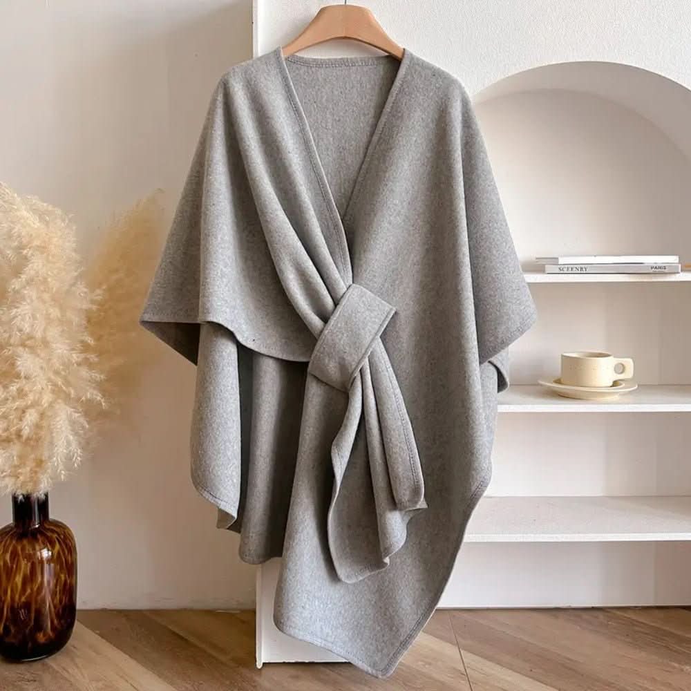 Frostveil Eleganter drapierter Schal-Mantel — Schützende Schicht