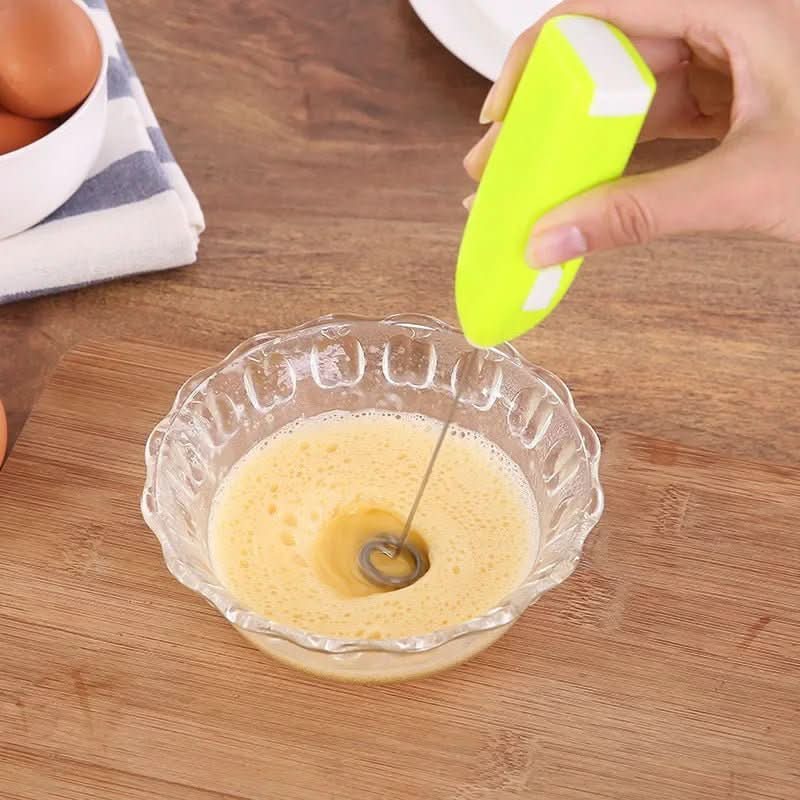 FrothMaster Elektrický napěňovač mléka — kompaktní mixér s dvojím použitím