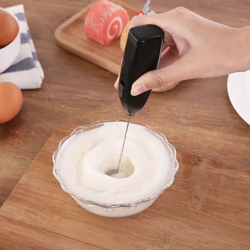 FrothMaster Elektrický napěňovač mléka — kompaktní mixér s dvojím použitím