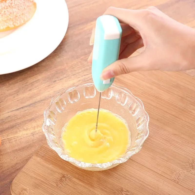 FrothMaster Elektrický napěňovač mléka — kompaktní mixér s dvojím použitím