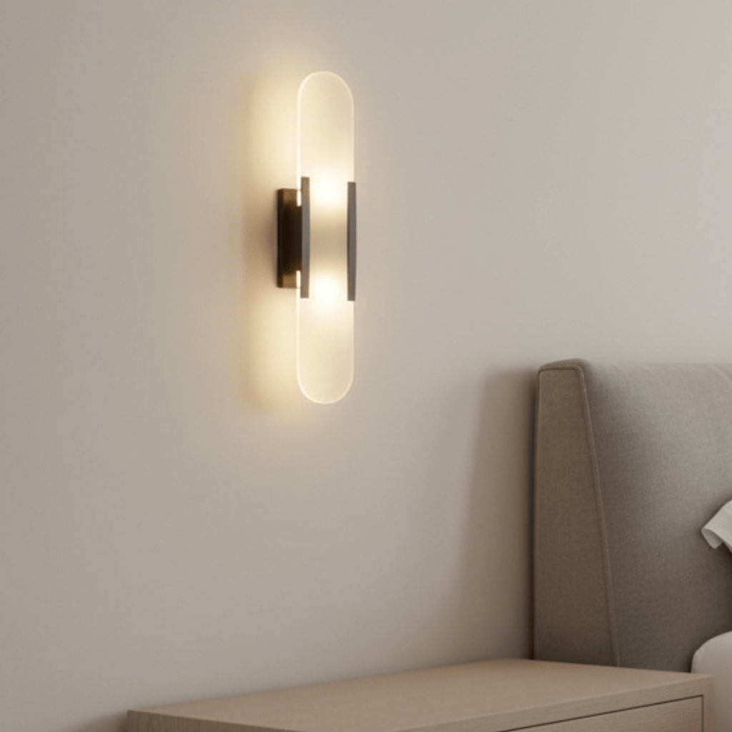 GoldArc led-wandlamp — tweekleurige afwerking in zwart en goud, eigentijds silhouet