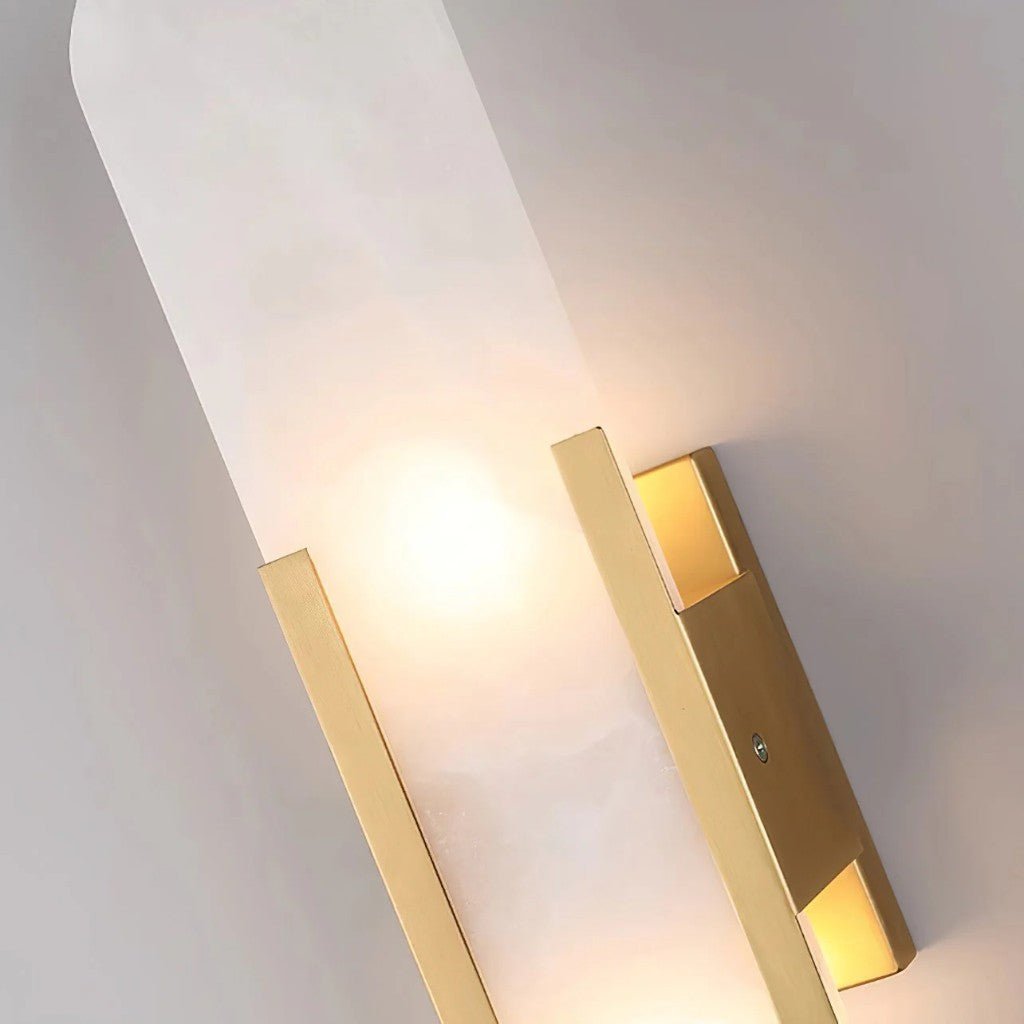 GoldArc led-wandlamp — tweekleurige afwerking in zwart en goud, eigentijds silhouet