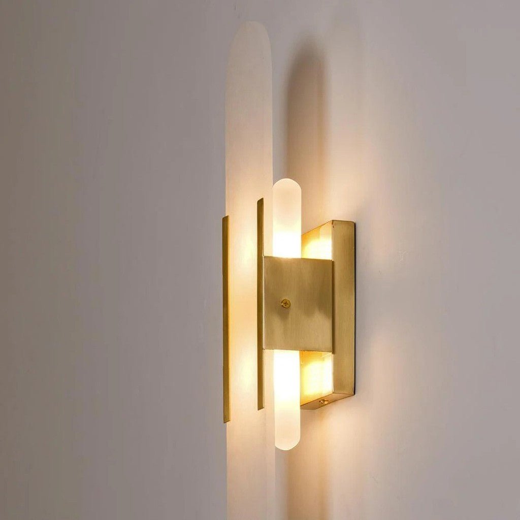 GoldArc led-wandlamp — tweekleurige afwerking in zwart en goud, eigentijds silhouet