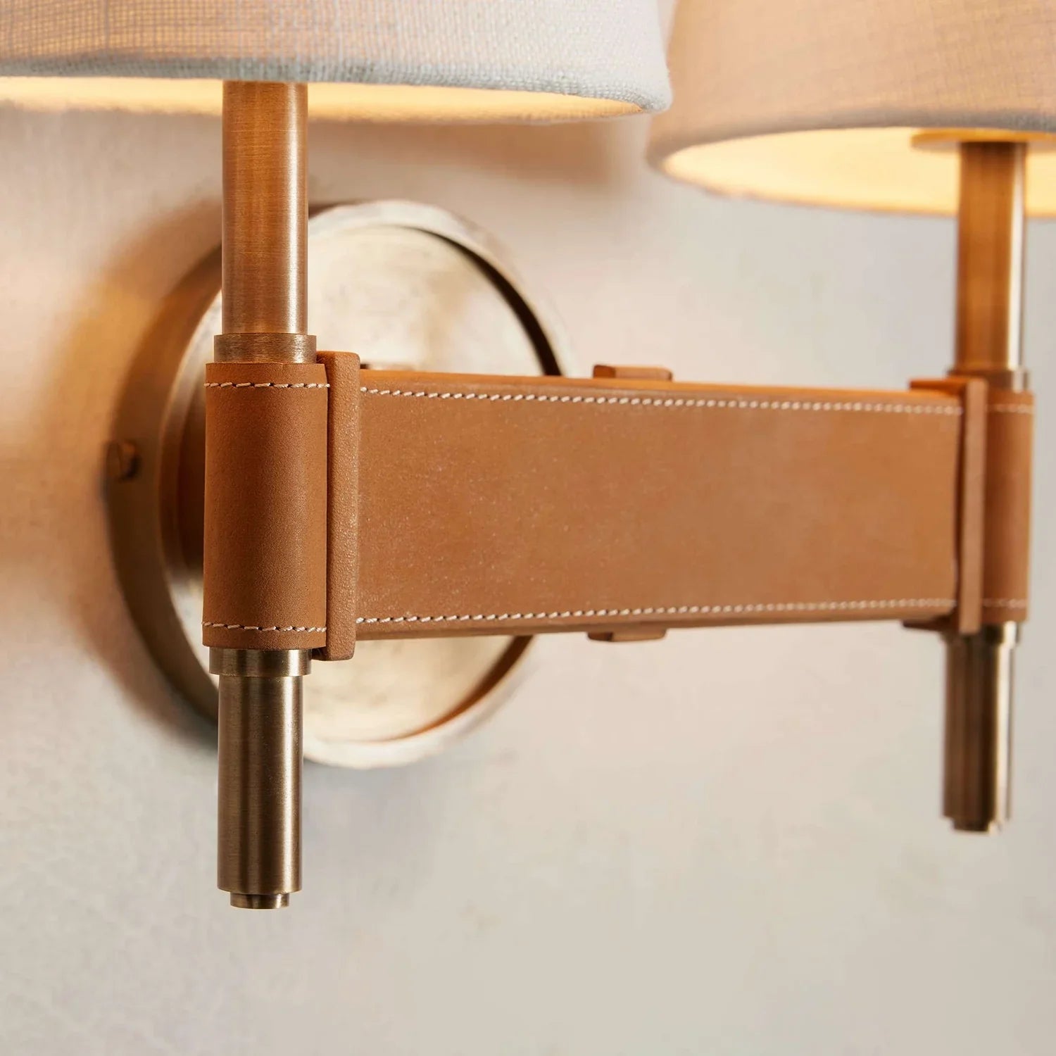 Hastings Leather Wall Lamp | wildoxy