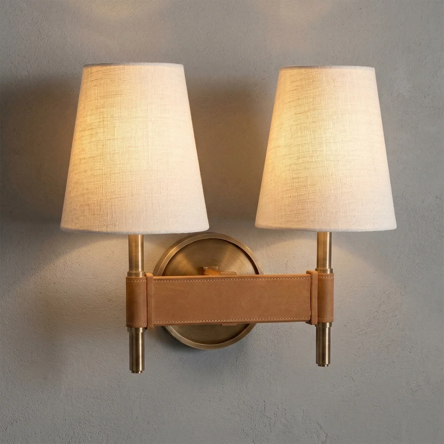 Hastings Leather Wall Lamp | wildoxy
