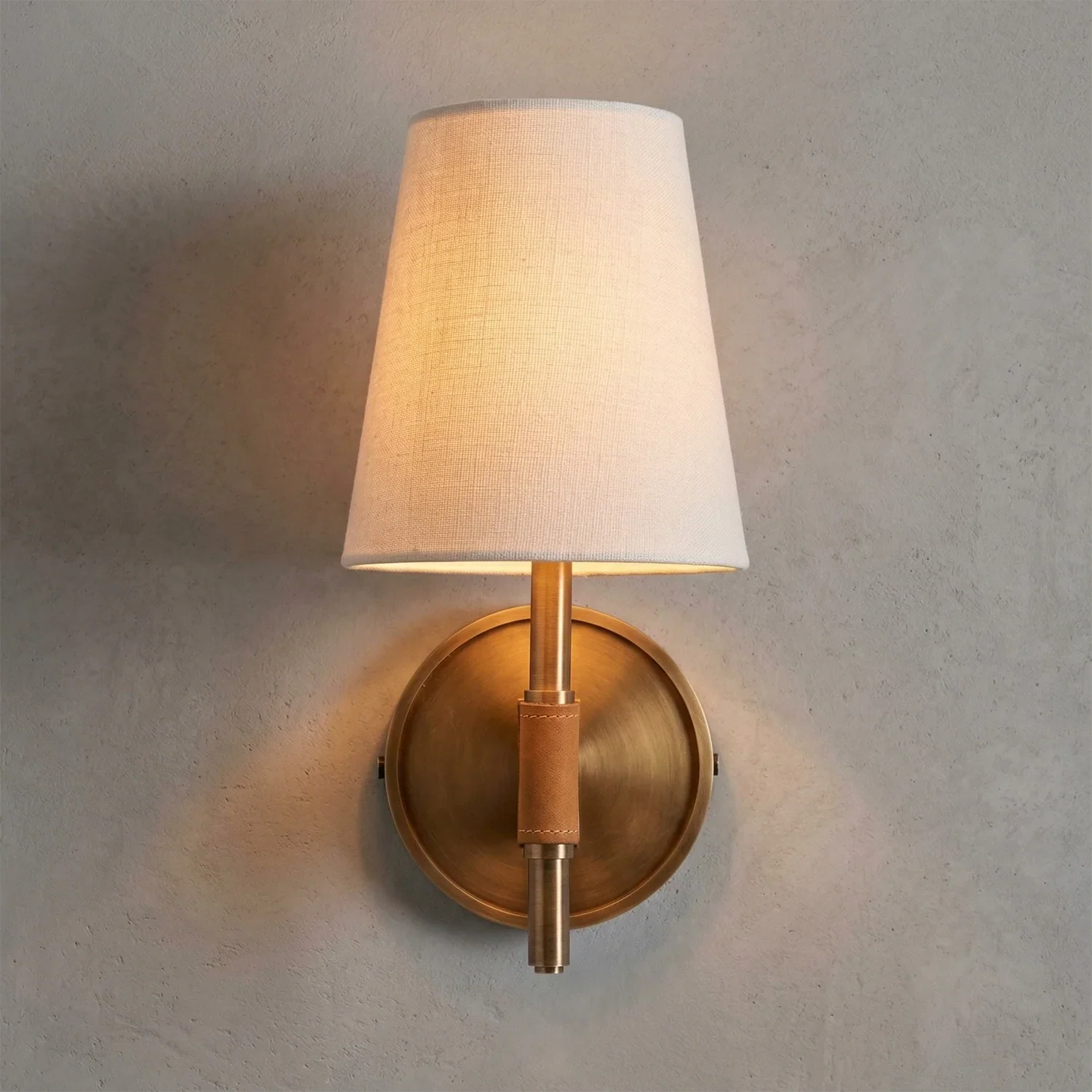 Hastings Leather Wall Lamp | wildoxy