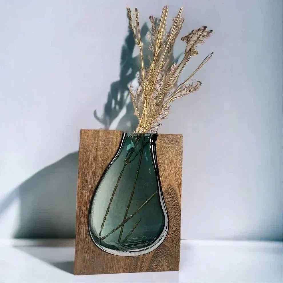 Houten bloemenvaas met glazen inzet voor verse bloemen