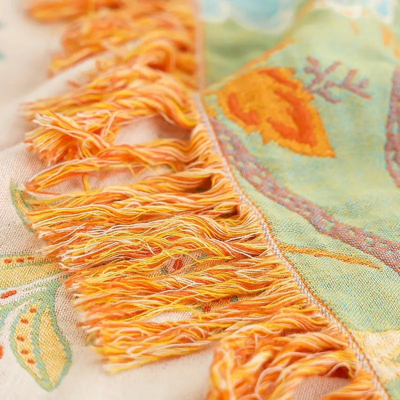 Baumwolldecke – Orange-blaue Boho-Blumen auf Creme, mit Fransen