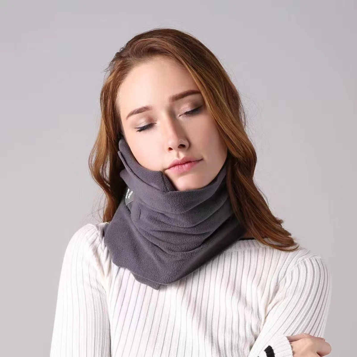 Nackenkissen aus Memory-Schaum — ergonomische Unterstützung auf Reisen, Grau-Schwarz