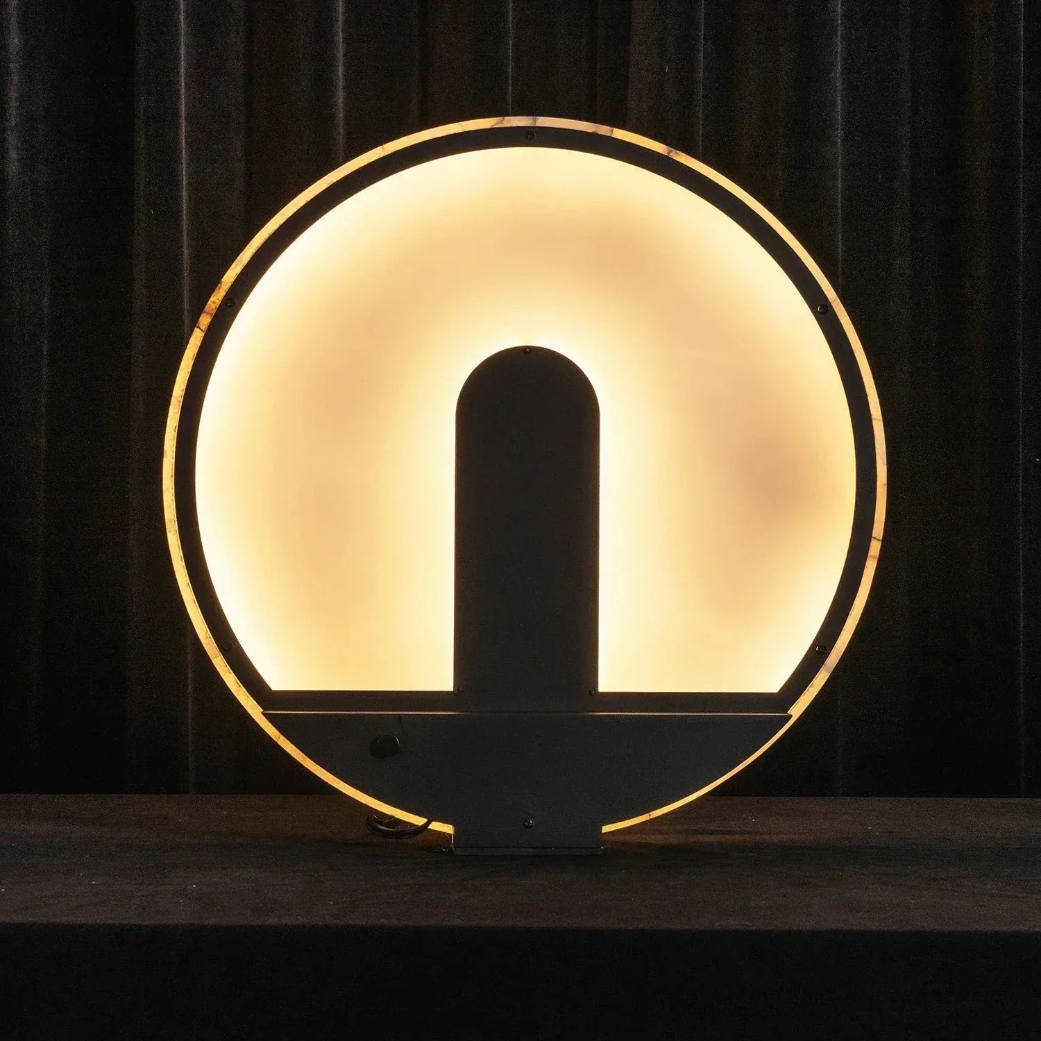 Modern Minimalist Disc-Shaped Alabaster Table Lamp | wildoxy