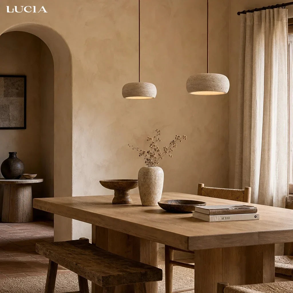 Lampada a sospensione in travertino — pietra naturale color crema, wabi-sabi