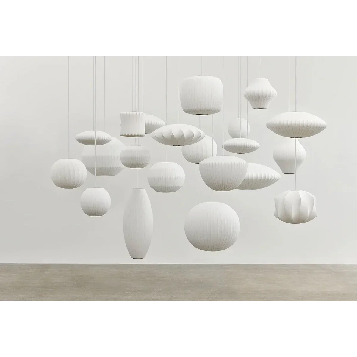 Nelson-Bubble-Pendelleuchte - handgestrickte Seide, weiße LED-Leuchte aus Eisen