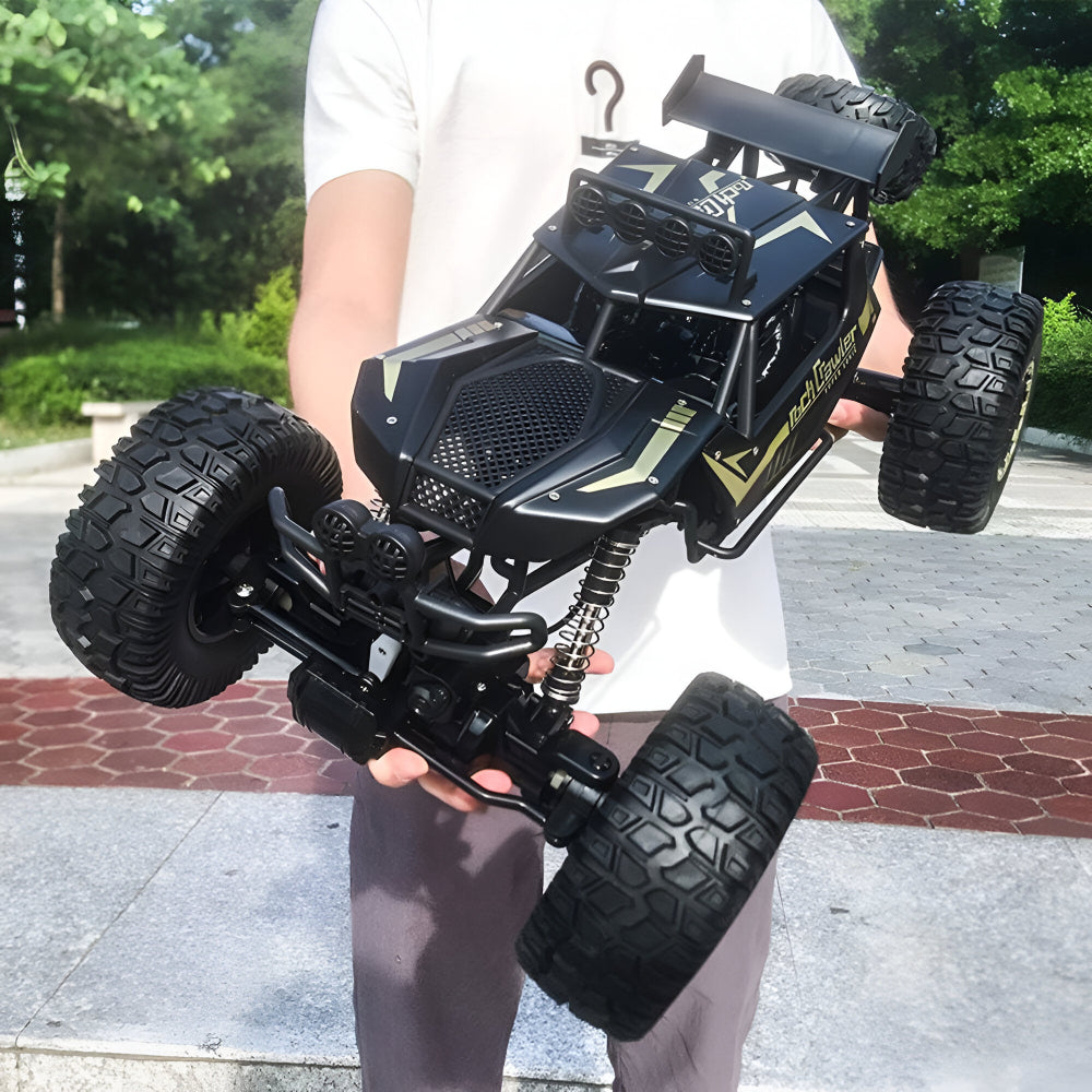 RC monster truck 4WD — kovový podvozek, černá a zlatá