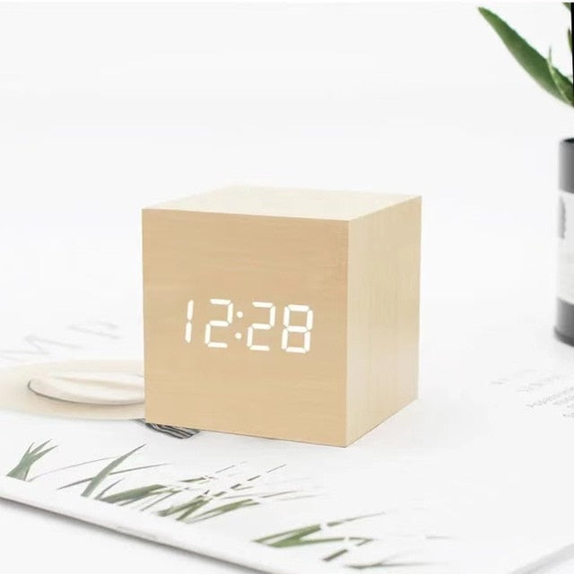 Sveglia cubica LED effetto legno da 6x6x6 cm, nera — Temperatura/funzione snooze