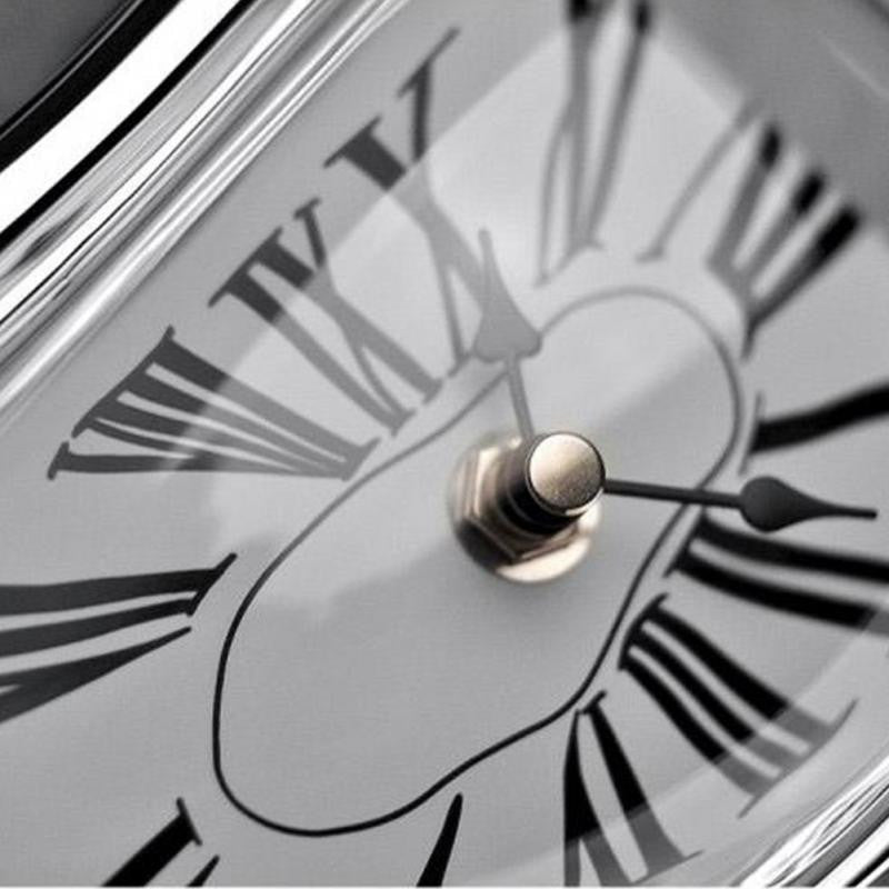 Horloge murale fondante style Salvador Dalí — noire, argentée et dorée