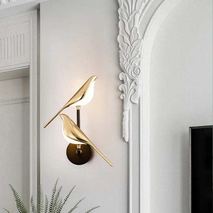 Goldene LED-Wandleuchte in Vogelform – warmes Licht