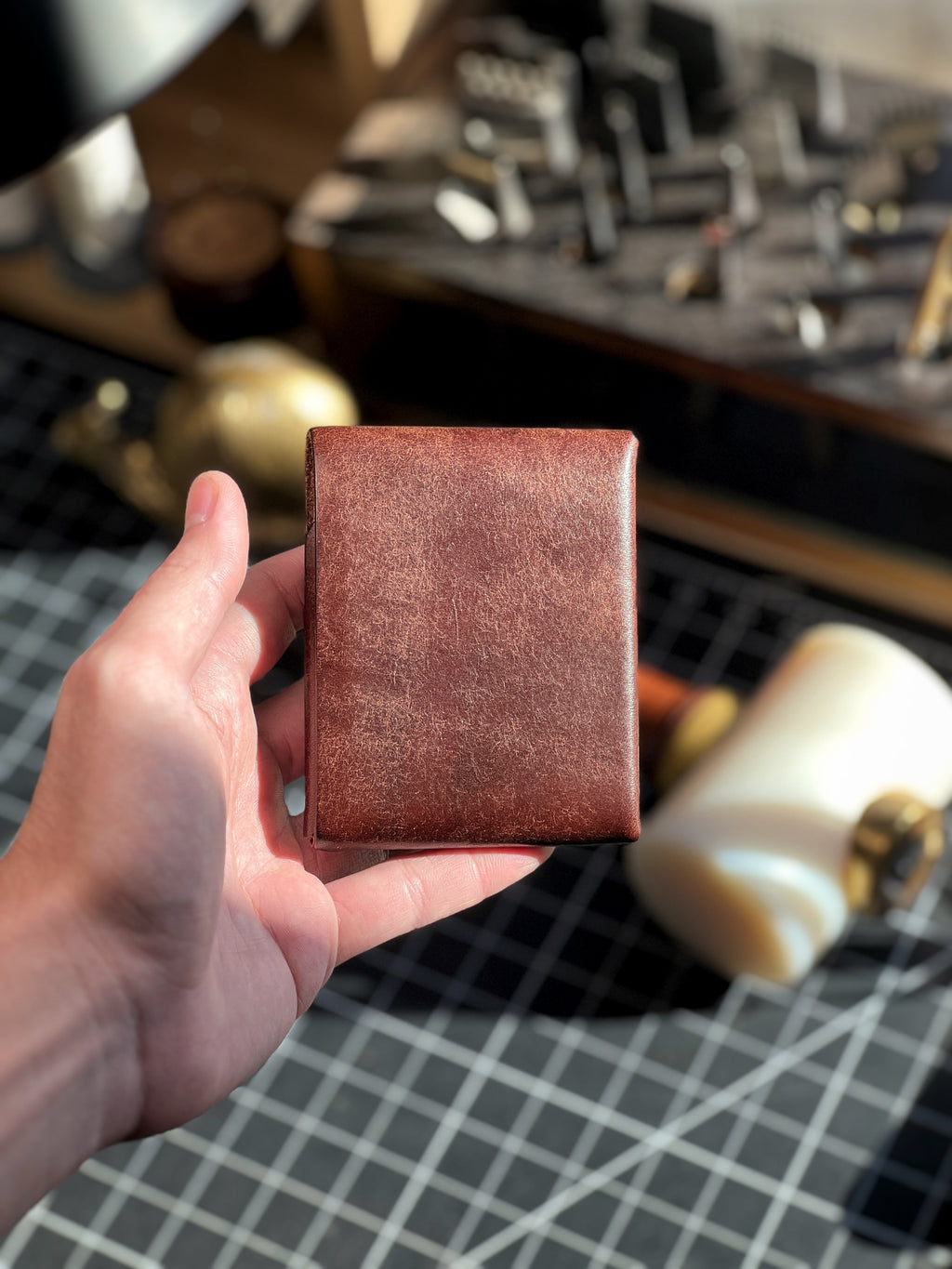ペンホルダー付きコンパクトなハンドメイド・フルグレインレザーウォレット