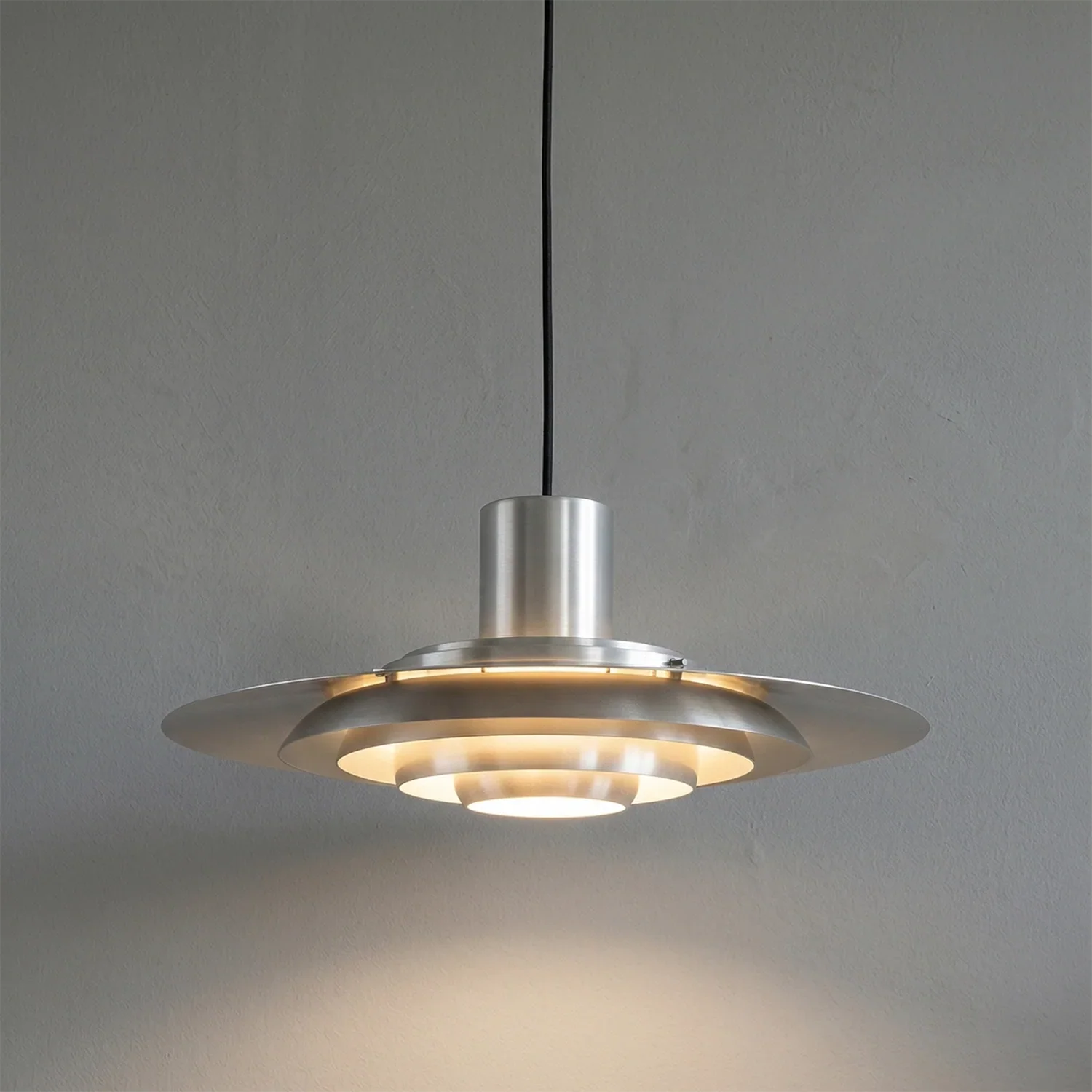 Tiered Dish-Shaped Disc Pendant Light | wildoxy