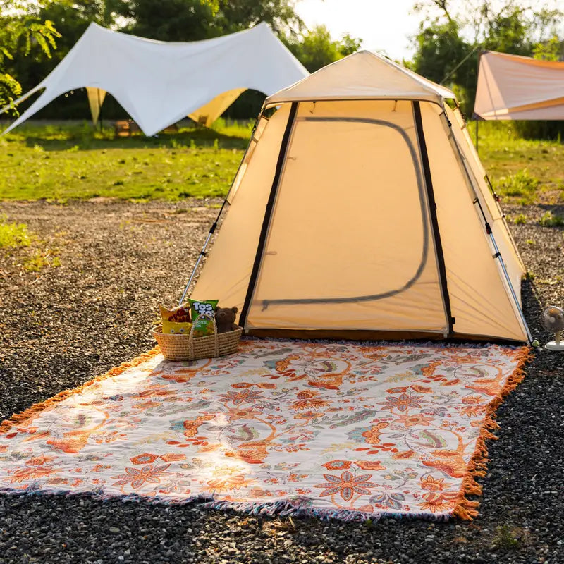 Baumwolldecke – Orange-blaue Boho-Blumen auf Creme, mit Fransen