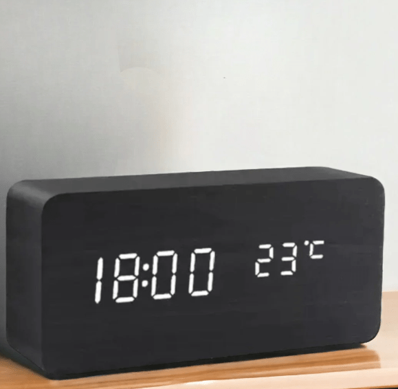 LED hodiny Ambiwood s hlasovým ovládáním — hladký dřevěný rám, jednoduchý minimalistický design